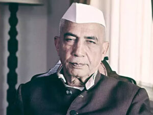 Chaudhary Charan Singh साँच कहै ता! आरक्षण (Reservation) की इस मृगमरीचिका को समझिए!