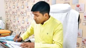Kissa-A-IAS: तामझाम से दूर, चर्चा में है यह कलेक्टर