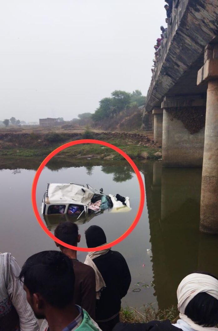 Damoh News: कार नाले में गिरी, एक की मौत, एक गंभीर