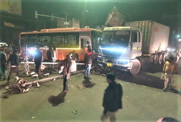 WhatsApp Image 2022-01-31 at 10.42.12 AM Road Accident : बेकाबू बस ने राहगीरों को रौंदा, 6 लोगों की मौत; 9 घायल