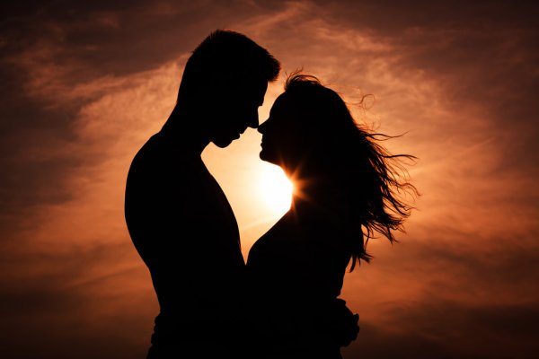 depositphotos-41066325-stock-photo-couple-in-love-silhouette-261331608110534 hatya