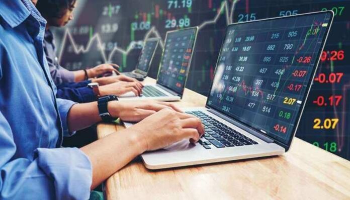629560-share-market-laptop