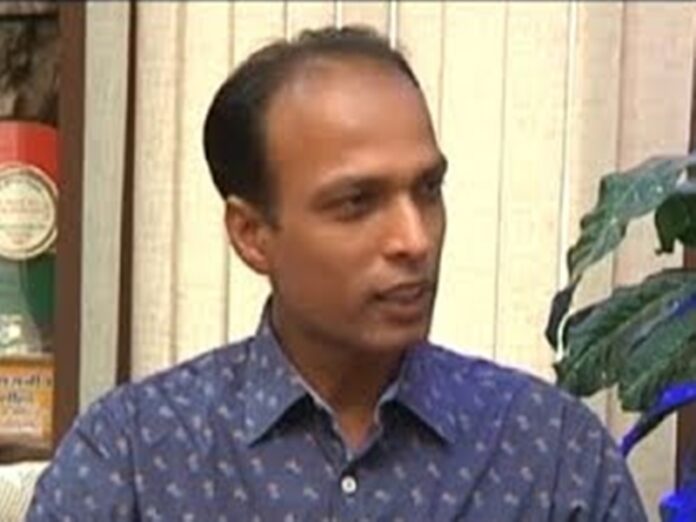 0521_tarun Kissa-A- IAS: कोविड पर लिखी किताब को लेकर इन दिनों चर्चा में है MP का यह IAS अधिकारी