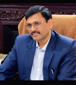 60407e85e999d Kissa-A-IAS: कलेक्टर से जूते साफ करवाने का दावा करने वाले नेता परिवार सहित जेल की सलाखों के पीछे