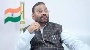 Jhooth Bole Kauwa Kaate: योगी-मोदी और संघ चरखा दांव से जंग