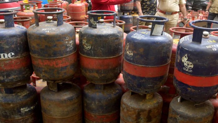 WhatsApp Image 2022-03-01 at 10.31.53 AM LPG Price: महंगा हो गया आज से LPG सिलेंडर