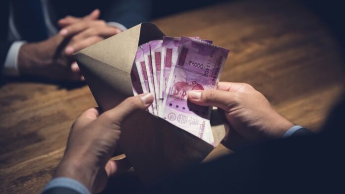 bribe-1-984955-1620787041-696x392 Lokayukt Trap