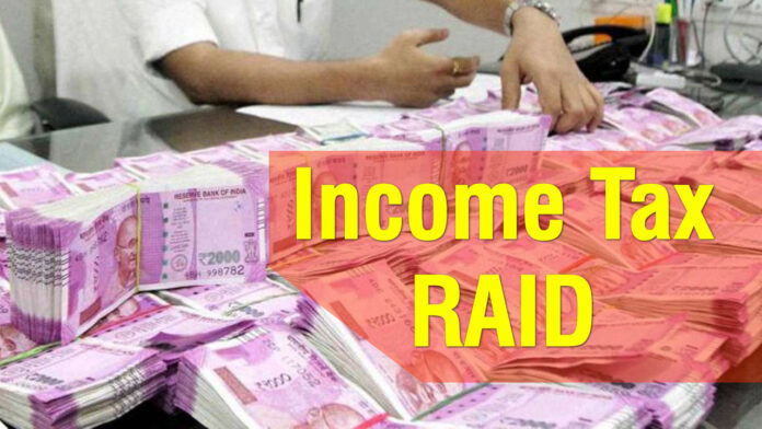 incometax-81 नवाब रजा के यहां आयकर छापा, सिपाही से अरबपति बनने और टैक्स चोरी के खुलासे से हैरान है आयकर टीम