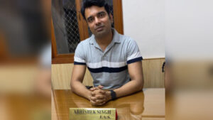 abhisheksinghiashusbandofdurgashaktinagpalias 1595495188 Kissa -A-IAS: देश के इकलौते IAS: प्रशासन के साथ एक्टिंग भी