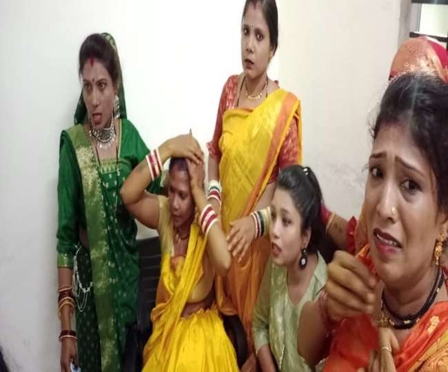 11_05_2022-police_beat_women_indore_22702472_121048718