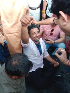 1651594570057 अहंकार में डूबकर तानाशाह बन जाते हैं द्वारपाल ... इन्हें सबक मिलना ही चाहिए...