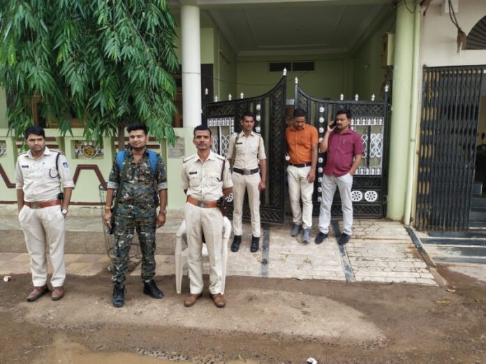 24_05_2022-lokayukta_raid_guna_25693 Lokayukt Raid:
