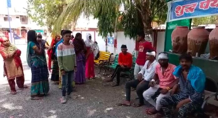 badwani दो गुटों में हुई जमकर मारपीट, गली में से गुजरने की बात को लेकर हुआ विवाद