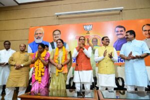 संगठन की मजबूती के मोदी के आठ साल...सुमित्रा-कविता जैसे कार्यकर्ताओं को टिकट और परिवारवाद पर रोक हैं मिसाल...