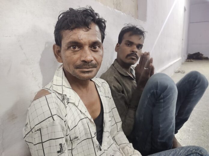 Swordsman In Jansunwai : कलेक्टर ऑफिस में तलवार लेकर शिकायत करने घुसा!