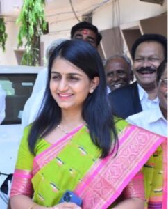 Kissa A IAS सुनने की शक्ति खोई, पर महज 23 साल में बनी IAS 