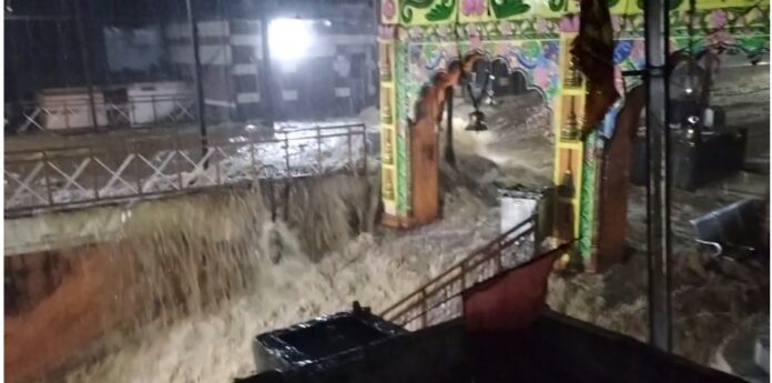 0 बारिश का सुंदर और वीभत्स नज़ारा,बुंदेलखंड के केदारनाथ में बरसात का कहर
