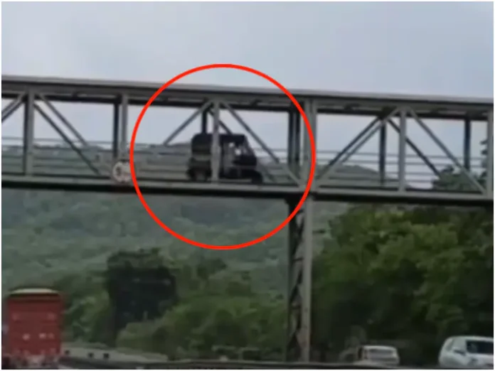 autorikshaw on bridge