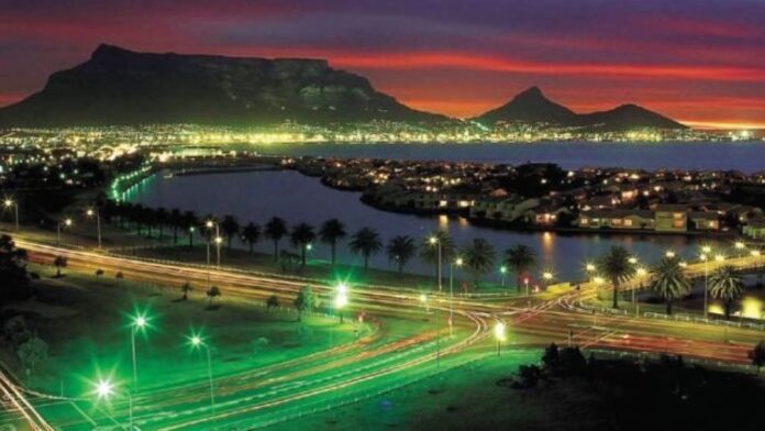 Table-Mountain-overlooking-the-city-of-Cape-Town-1280x720