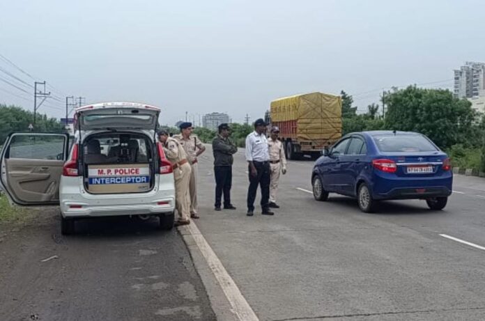 WhatsApp Image 2022-10-15 at 11.36.11 PM Traffic Rules : The traffic constable cannot remove the driver's key!