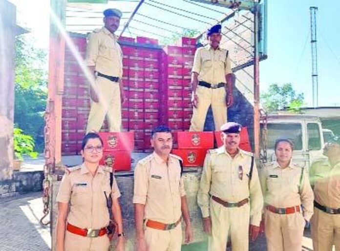 collage (21) Illicit Liquor Worth Rs 30 Lacs Seized:अलीराजपुर में पकड़ाई तीस लाख की अवैध बीयर