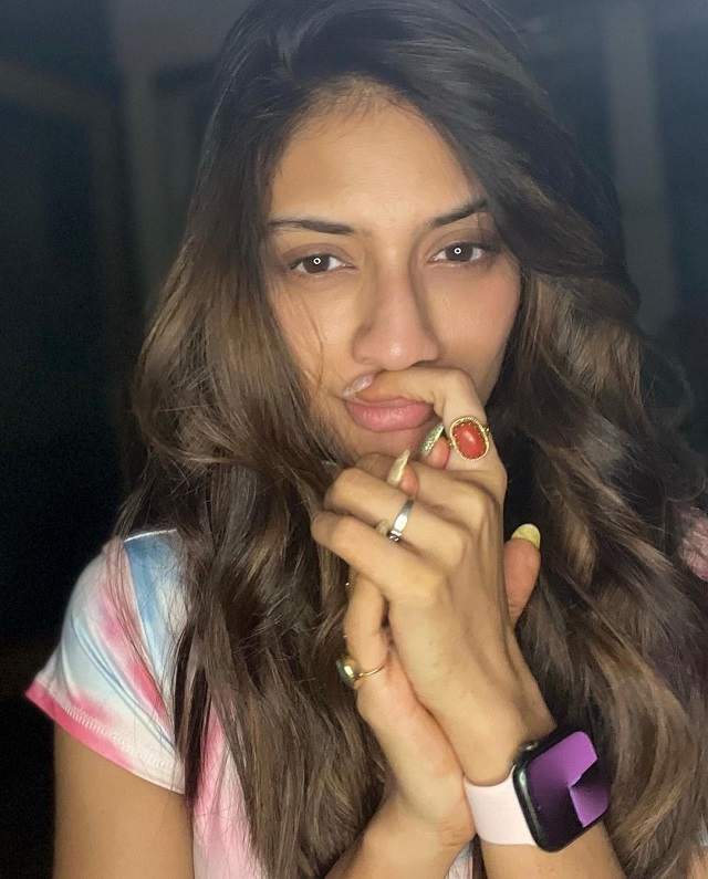 10_22_407586088nusrat-jahan--2