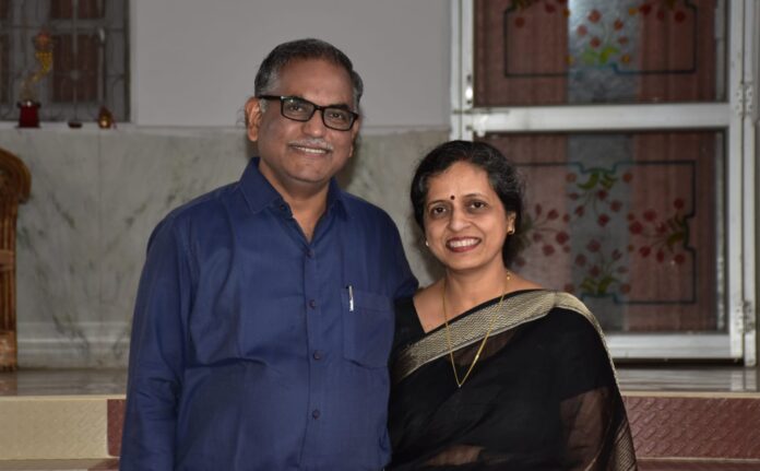 WhatsApp Image 2022-11-13 at 6.28.11 AM (1) Wife Tulsi Shikhar Samman to Excise Commissioner Srivastava