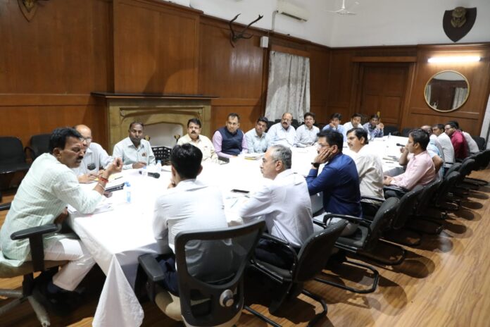 Sufficient electricity should be given to the farmers as per the plan of the government