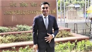 KISSA-A-IAS: संघर्ष की अनोखी दास्तान:चाय बेचने से लेकर IAS बनने तक का सफर