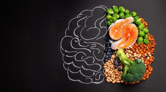 Chalk,Hand,Drawn,Brain,Picture,With,Assorted,Food,For,Brain