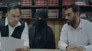 2 पूर्व मिसेज इंडिया वकील की शरण में