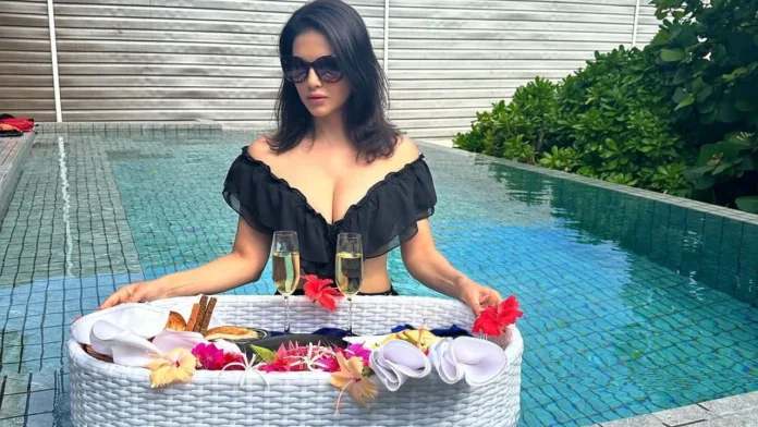 45d8859a097d49fc1c18ae665b4c51190597bae20a9cb8916de2b80cf34ca226 https://twitter.com/SunnyLeone