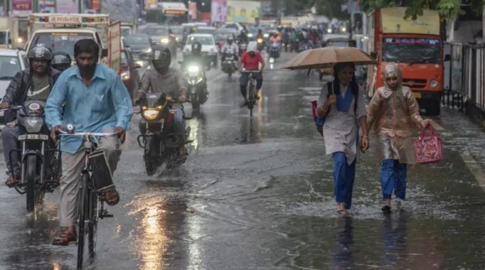 Weather Update : मानसूनी बादल MP पर छाए, 2 जिलों में भारी बारिश के आसार!