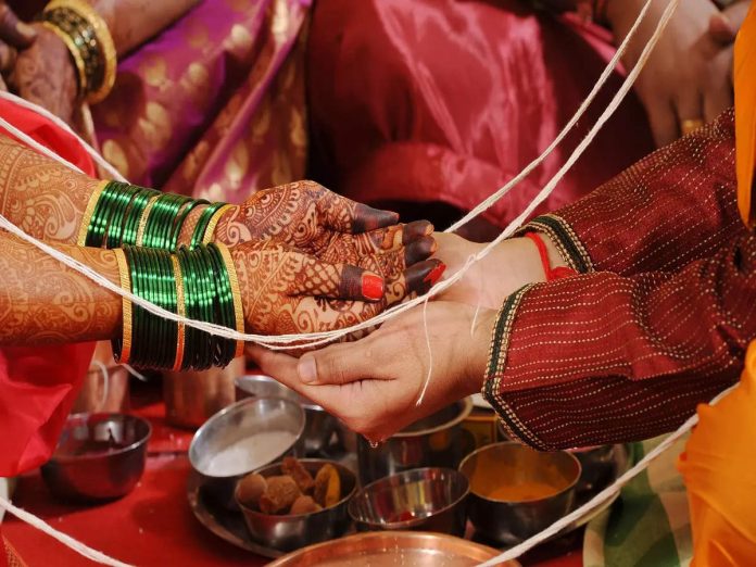 Woman Posing as IAS Officer Woman Posing as IAS Officer