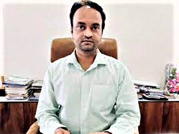Kissa-A-IAS: ऐसा अफसर जिसने अपनी रिपोर्ट से सरकार को तिलमिला दिया!