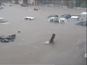 WhatsApp Image 2023 07 22 at 17.43.06 गुजरात के जूनागढ़ और नवसारी में बारिश से हाहाकार,गाड़ियां बही,4 घंटे में 13 इंच बारिश