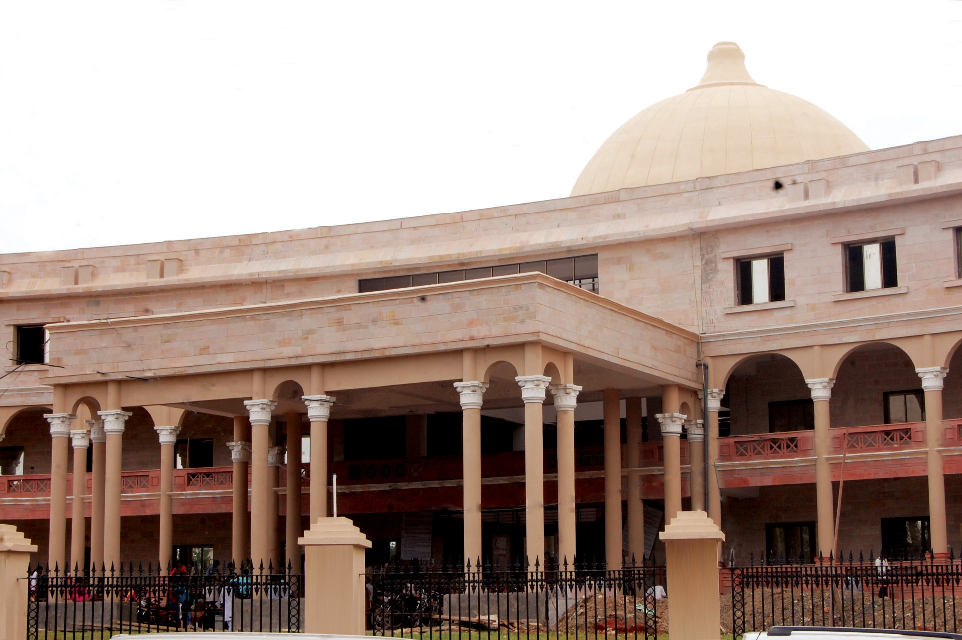 COLLECTORATE-BUILDING-INDORE