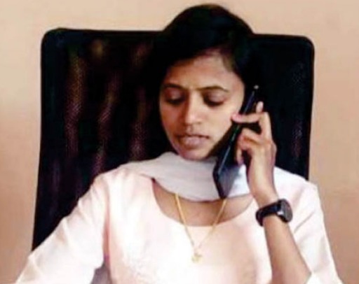 Suicide As could Not Become IAS : आईएएस नहीं बनी तो बैंक मैनेजर ने आत्महत्या की! Suicide As could Not Become IAS : आईएएस नहीं बनी तो बैंक मैनेजर ने आत्महत्या की!