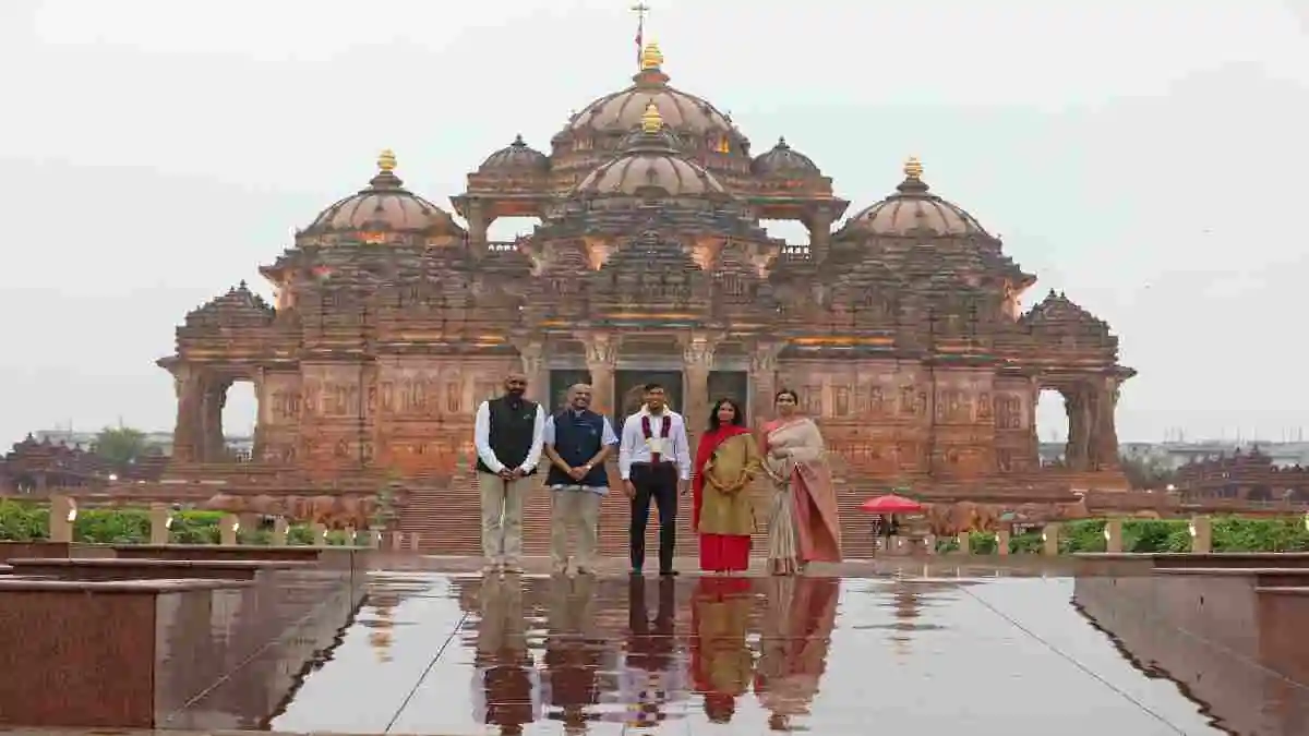 Rishi-Sunak-Akshardham-Temple-1