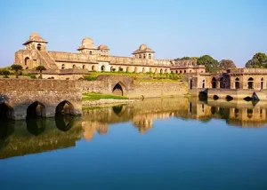 jahaz mahal mandu 1 रविवारीय गपशप: दिनभर राजा-रानी की कहानियां और रात का डर!