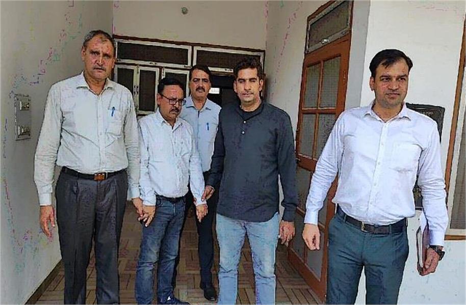 2023_10image_15_47_1809073269874-ll DFO रिश्वत लेते रंगे हाथों गिरफ्तार, ठेकेदार से मांगे थे 3 लाख रुपये