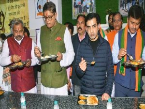 Gautam Gambhir's Community Kitchen : पैसे के लिए कॉमेंट्री करके 5 कम्युनिटी किचन चलाते हैं गौतम गंभीर!