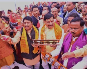 WhatsApp Image 2024 01 21 at 3.34.58 PM 1 मुख्यमंत्री डॉ.यादव ने मायापति हनुमान मन्दिर में पूजा-अर्चना की, प्रदेशवासियों के लिये मंगलकामना की