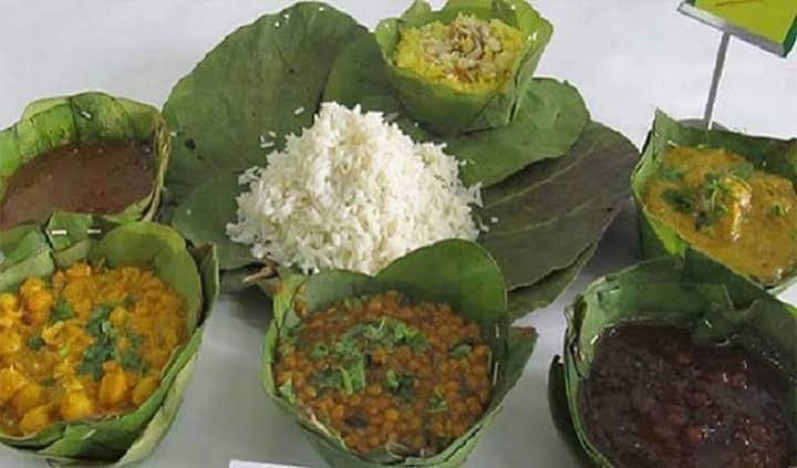 0cbba09a-525d-4002-bd20-bf55b38d65c8 Food on Leaves