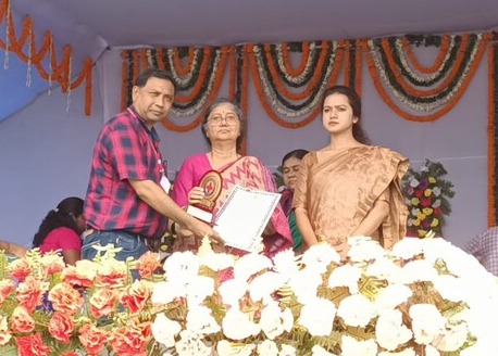 Kissa-A-IAS: फैक डांस वीडियो से चर्चा में आई 2015 बैच की IAS अफसर का असल टैलेंट