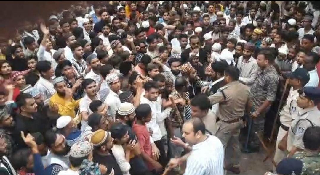 WhatsApp Image 2024-08-21 at 21.17.30 Stone Pelting