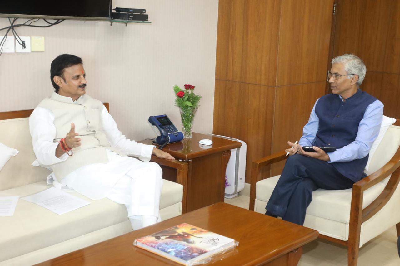 WhatsApp Image 2024-10-21 at 17.23.37 CS Anurag Jain Meets Dy CM Rajendra Shukla