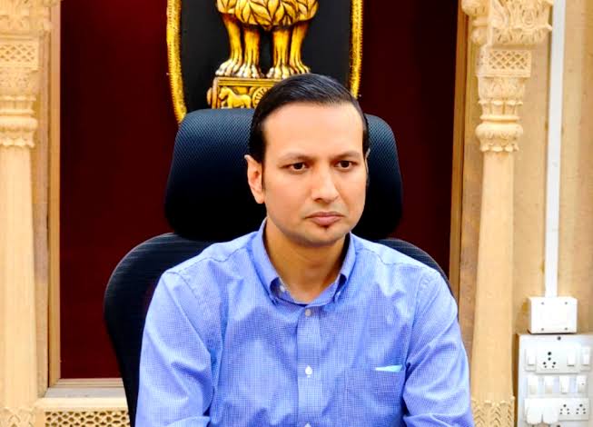 IAS Ashish Gupta