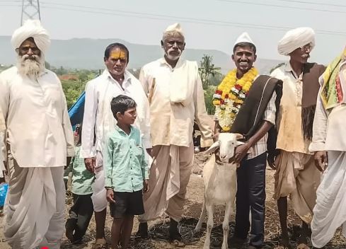 IMG 20250426 WA0008 IPS Birdev Dhone : भेड़ चराने गए बीरदेव ढोने को उसके दोस्त ने फोन करके बताया 'तू तो IPS बन गया रे!'