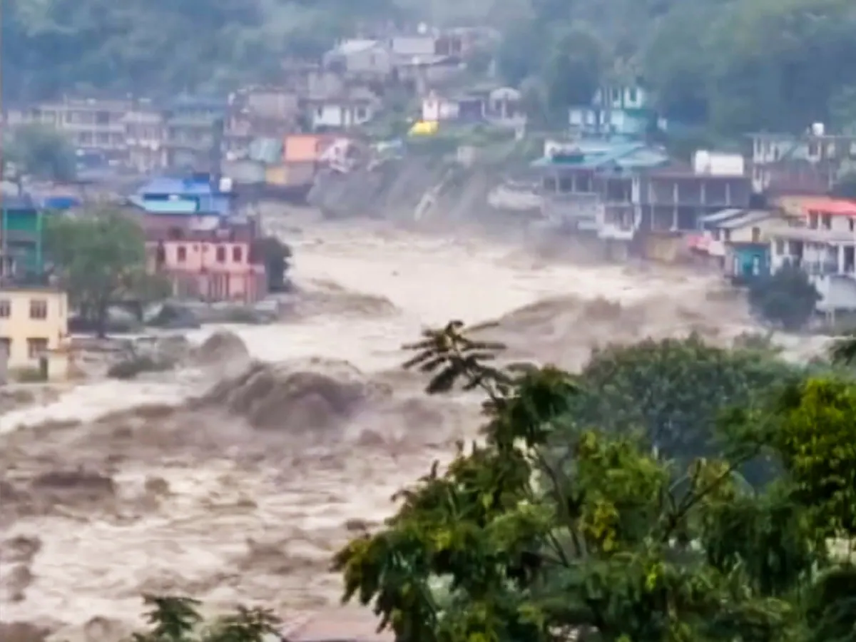 Flash_Flood_in_Himachal_Pradesh_1750863637417_1750863637715